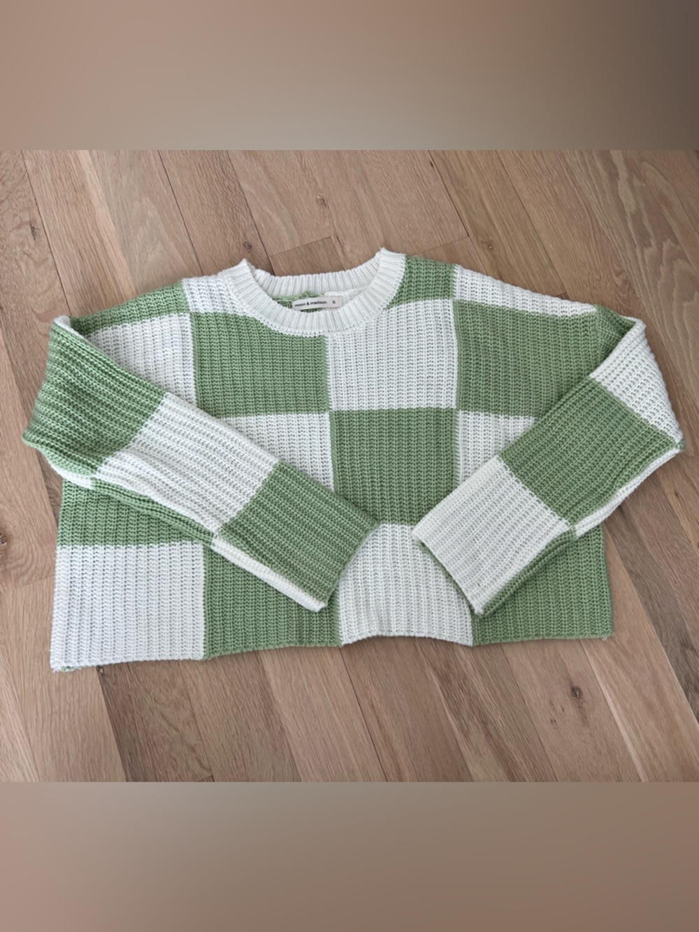 Green & White Checkered Sweater 💚 Cozy Statement Knit